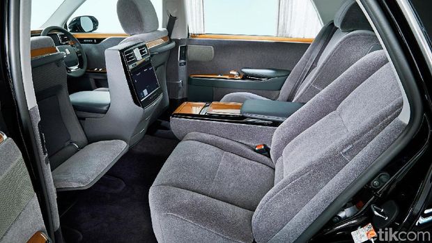 Interior Toyota Century