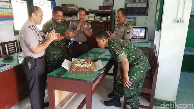 Suasananya hangat dan penuh keakraban.