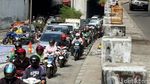 Perbaikan Jalan, Kendaraan Mengular di Jalan Basuki Rahmat