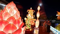 Selain naga, ada juga lampion dengan bentuk lainnya.