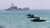 Milik TNI Angkatan Laut alutsista demo tempur 48 KRI, 17 unit Pesud FIX Wing, Heli Bolcow, 10 Pesud Rotary Wing, Sea Rider dan lain-lain. 