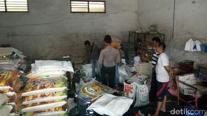 Diduga Mengoplos dan Jual Beli Rastra, Toko Ini Digerebek Polisi