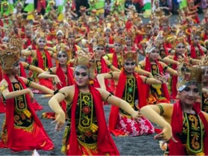 Diikuti Banyak Penari, Festival Gandrung Sewu Bidik Rekor MURI