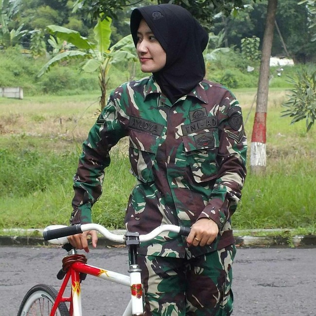 TNI berwajah ayu lainnya ada Ayu Anjasmara. (Dok. Instagram @srikandi_negara) Foto: Dok. Instagram