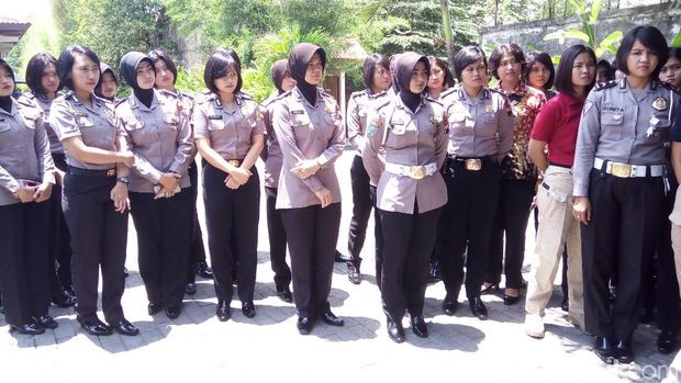 Polwan di Gedung Graha Saba Buana Solo.