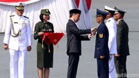 Pada HUT TNI ke-72, Presiden Joko Widodo memberikan tanda kehormatan kepada prajurit-prajurit TNI yang berprestasi. Ada tiga prajurit yang mendapatkan penghargaan dalam acara ini.