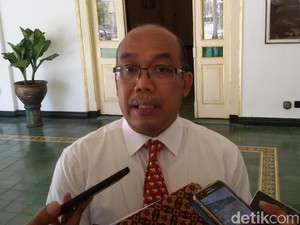 Bareng Anies, Sultan HB X Dilantik sebagai Gubernur DIY di Jakarta
