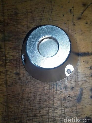 Barang bukti alat pelepas magnet dalam kasus pencurian di AEON Mall Cakung