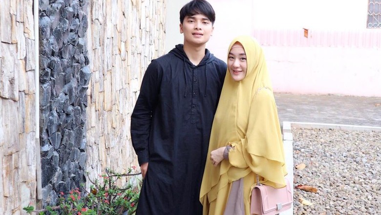 Fakta Larissa Chou, Menantu Kesayangan Mendiang Ustaz Arifin Ilham Fakta Larissa Chou, Menantu Kesayangan Mendiang Ustaz Arifin Ilham