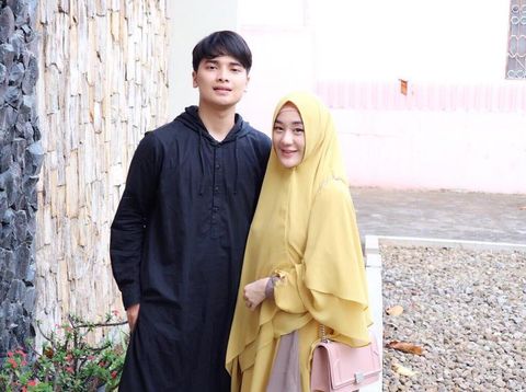 Menantu Ustad Arifin Ilham Larissa Chou