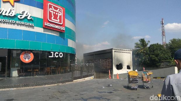 Hampir 12 Jam, Asap Masih Mengepul di Apartemen Cinere Bellevue