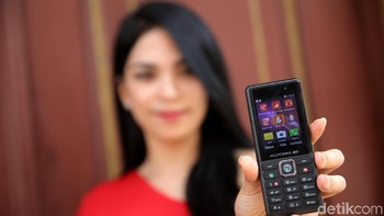 Layaknya kebanyakan feature phone, Andromax Prime hadir dengan desain lawas karena memiliki tombol numerik, sekaligus sebagai keyboard.