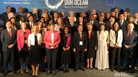 Susi foto bersama para delegasi.