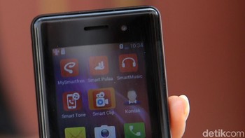 Meski demikian, Smartfren tak luput membekali Andromax Prime dengan kamera depan dan belakang. Kemampuannya sebatas VGA dan 2 MP.
