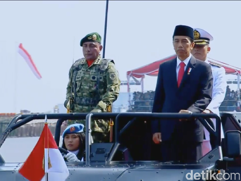 Jokowi: TNI di Atas Semua Golongan, Tak Masuk Politik Praktis Jokowi: TNI di Atas Semua Golongan, Tak Masuk Politik Praktis