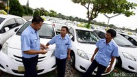 Perusahaan taksi ini bahkan melakukan pemutusan hubungan kerja (PHK) 250 karyawannya dan jumlahnya diprediksi bertambah.