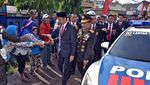Sambutan Warga Saat Presiden Jokowi Jalan Kaki ke HUT TNI