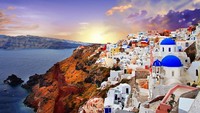  Yunani ada di peringkat ketujuh. Deretan bangunan bersejarah ribuan tahun lalu dan pulau-pulau kecilnya mencuri hati. Apalagi Santorini! (Dok. Thinkstock)