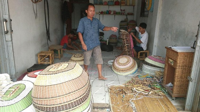 Harga Rotan Naik Perajin Pilih Bahan Baku Sintetis