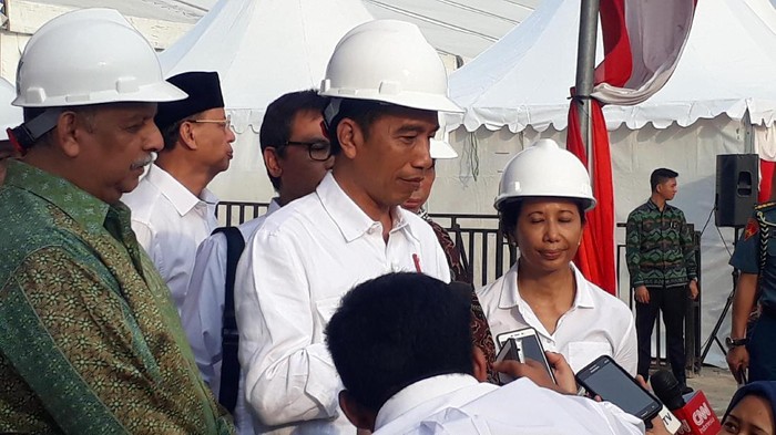 Jokowi Minta PLN Efisien Agar Tarif Listrik Murah