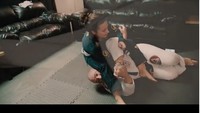 Bela diri Jiu Jitsu Brasil ini menurut Demi sangat ideal untuk tubuhnya. Orang dengan tubuh tinggi, pendek, kurus, gemuk, perempuan, laki-laki, anak-anak, semua bisa mencobanya. Foto: Instagram/ddlovato