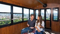 Wiener Riesenrad masih menjadi wahana favorit semua wisatawan yang datang ke taman bermain. Baik turis lokal maupun Internasional pun gemar datang ke sini (Wiener Riesenrad)