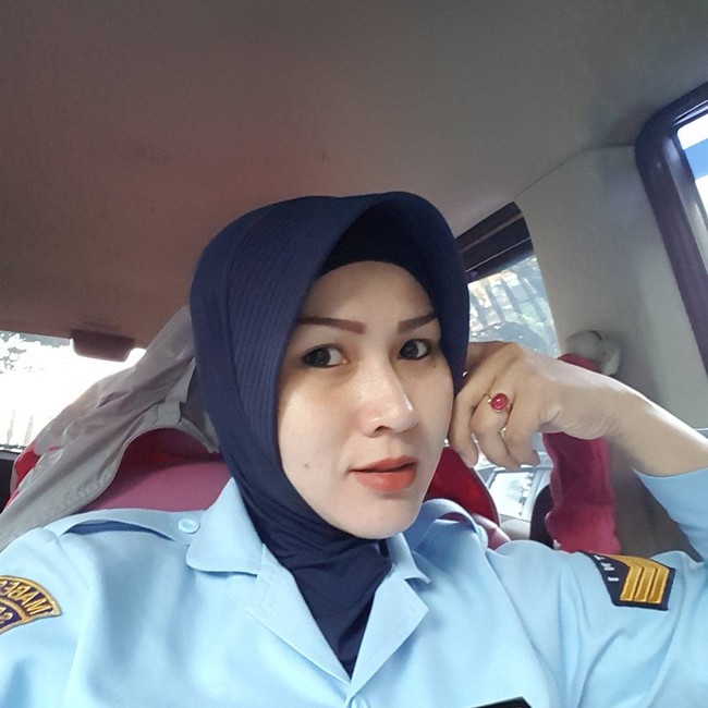 Kali ini senyuman manis berusaha ditunjukan oleh anggota TNI AU, Yani. Foto: Dok. Instagram