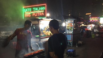 Kamu penggemar sate Taichan? Bezos dapat menraktir kamu sate dengan asumsi harga Rp 2.500 per tusuknya ini sebanyak 860 miliiar tusuk. Bisa kenyang lebih dari tujuh turunan nih kayaknya. Foto: dok. detikFood