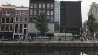 Anne Frank Huis. Anne Frank adalah gadis Yahudi yang diisolasi dari dunia luar oleh keluarganya agar terlindung dari serangan Nazi. Rumah yang dijadikan tempat berlindung Anne Frank pun menarik banyak wisatawan (Dok. engage7summits/Instagram)
