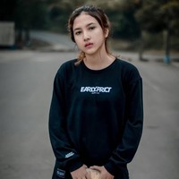 Tidak sedikit netizen yang berkomentar kenapa Erlina masih mau bekerja di mini market. Foto: Instagram