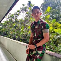 Anggota TNI yang satu ini memikat wanita bukan hanya karena berparas manis. Kemampuannya bermain saxophone juga dikagumi wanita. Pada profil di akun Instagramnya @zhaa_sax, tentara Angkatan Darat itu menulis dirinya adalah INDONESIA SAXOPHONIST. Foto: Dok. Instagram
