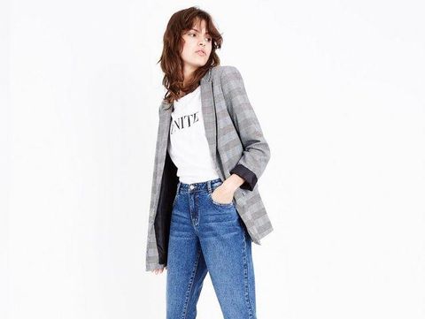 Opsi 5 Blazer Kotak-kotak yang Lagi Tren untuk Bekerja Hingga Hangout