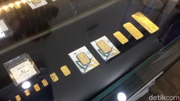 Emas Kena Pajak, Butik Antam Sempat Diserbu Konsumen.