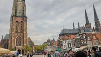 Nieuwe Kerk yang merupakan sebuah gereja ini dibangun pada sekitar tahun 1408 menjadi bagian dalam sejarah Belanda. Dahulu tidak hanya digunakan untuk beribadah tetapi juga mengadakan upacara pernikahan yang kebanyakaan diadakan oleh keluarga kerajaan. Kini, bangunan kuno ini tidak bisa lagi digunakan untuk beribadah tapi untuk mengadakan pameran seni dan budaya (Dok. littlelaurenallyne/Instagram)