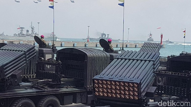 HUT TNI Ke-72, Ini Daftar Alutsista yang Dipamerkan ke Jokowi HUT TNI Ke-72, Ini Daftar Alutsista yang Dipamerkan ke Jokowi