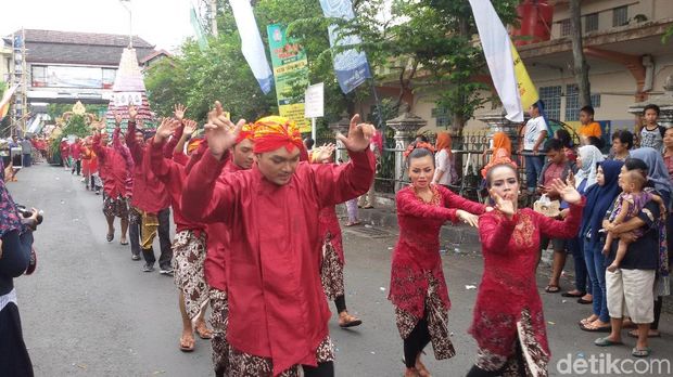 Begini Gaya Para Pedagang Saat Menggelar Kirab Pasar di Yogya