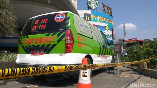 Hampir 12 Jam, Asap Masih Mengepul di Apartemen Cinere Bellevue