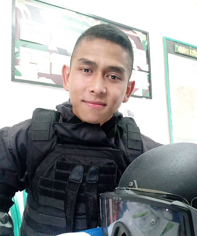 GG Ginanjar adalah anggota TNI AD asal Garut, Jawa Barat. Pemilik akun @gg_ginanjar dengan followers hampir 6000 ribu memiliki tubuh atletis yang dikagumi wanita. Foto: Dok. Instagram