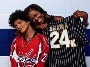 Nonton Konser Bruno Mars, Michelle Obama dapat Kejutan yang Super Manis