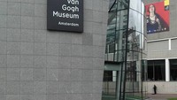Van Gogh Museum dari nama Vincent van Gogh adalah seniman terkenal dunia dari Belanda. Tak heran jika ada museum besar yang berisi koleksi lukisannya. Karya-karyanya memang menarik perhatian banyak wisatawan (Dok. nikr877/Instagram)