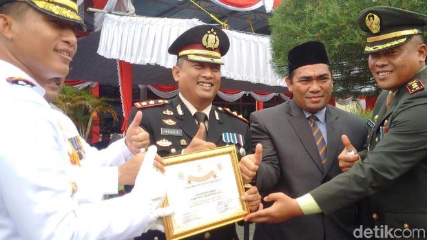 Kompak! HUT ke-72 TNI di Karimun Dirayakan di Kantor Polisi