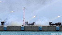 Alutsista demo tempur juga dipamerkan seperti Unit Astros MK II AV-LMU yang sangat memukau pengunjung.
