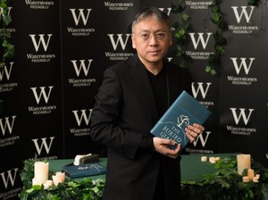 Peraih Nobel Sastra 2017 Tulis Buku bagi Pencinta Musik