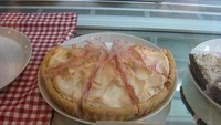 Lucy Pie Kitchen ada di Ichon, Apgujeong. Kafe ini didedikasikan untuk I Love Lucy serial terkenal asal Amerika yang tayang pada tahun 1951.