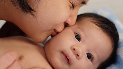 Muah! Kecupan Sayang Putri Titian buat Iori