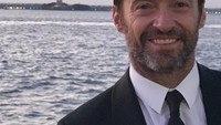 Aktor legendaris Hugh Jackman yang memerankan tokoh wolverine sangat menyukai kopi. Bahkan, ia mendirikan Laughing Man Coffee Foundation yang berfokus untuk membantu masyarakat khususnya para petani kopi. Kopi bisa mengubah dunia, katanya dalam satu wawancara. (Foto: Instagram @thehughjackman)