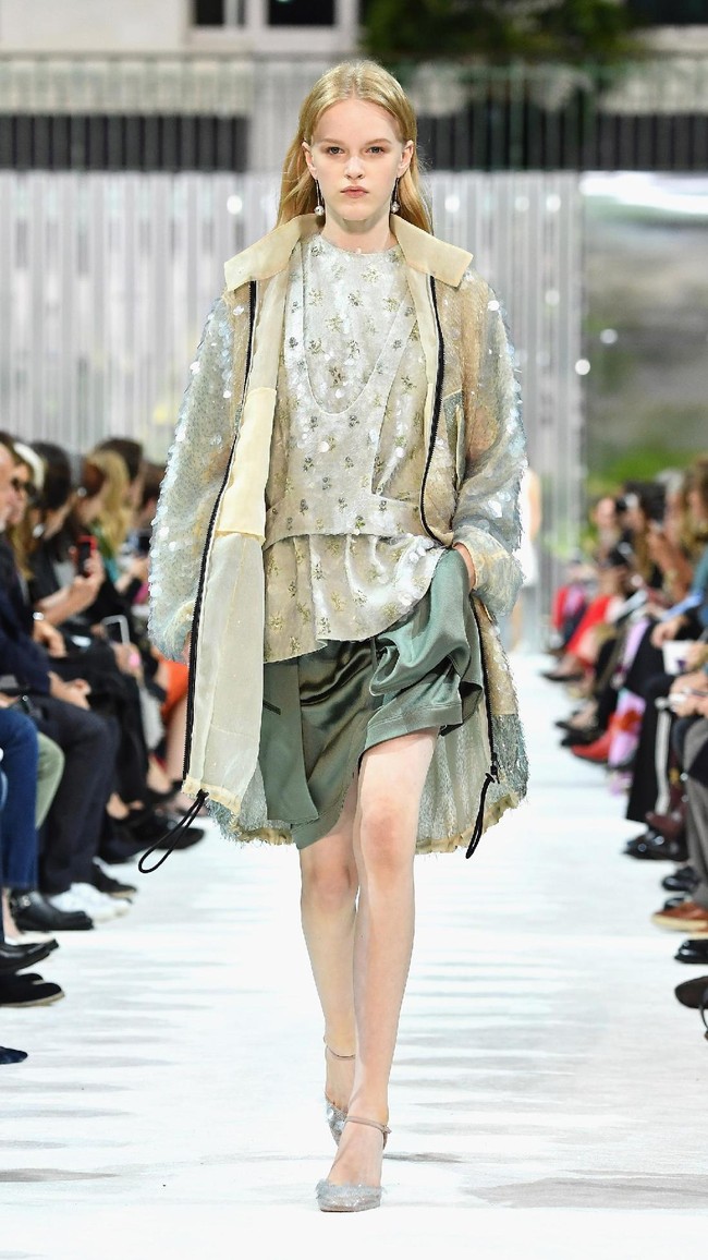 Fashion show Valentino Spring/Summer 2018 di Paris Fashion Week, Prancis, 1 Oktober 2017. [Foto: Pascal Le Segretain/Getty Images]