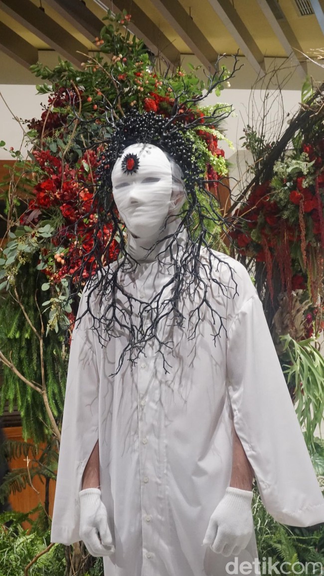 Perbedaan hitam dan putih itu, lanjut Rinaldy, disatukan dengan hati. Tidak perlu diwarnai lagi, karena warna sudah ada di dalam hati. Foto: Dok. Daniel Ngantung/Wolipop