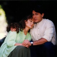 Ceritanya semakin seru karena ternyata Esmeralda yang diperankan oleh aktris Meksiko Leticia Calderon ini lahir dalam keadaan buta, sehingga sang ibu menukarnya dengan bayi laki-laki yang tak lain adalah Jose Armando. Foto: Instagram