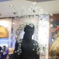 “Di tahun ketiga ini, saya ingin menggali kehidupan lebih dalam lagi. Saya melihat, ada hitam dan putih dalam hidup ini. Meski berbeda, keduanya saling melengkapi,” terang Rinaldy tentang inspirasinya. Foto: Dok. Daniel Ngantung/Wolipop